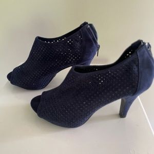 Madden Girl Suede Open Toe Heel Boots Size 8